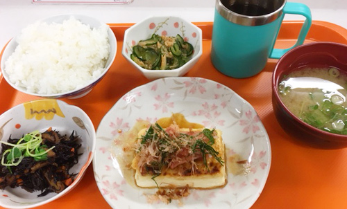 お膳