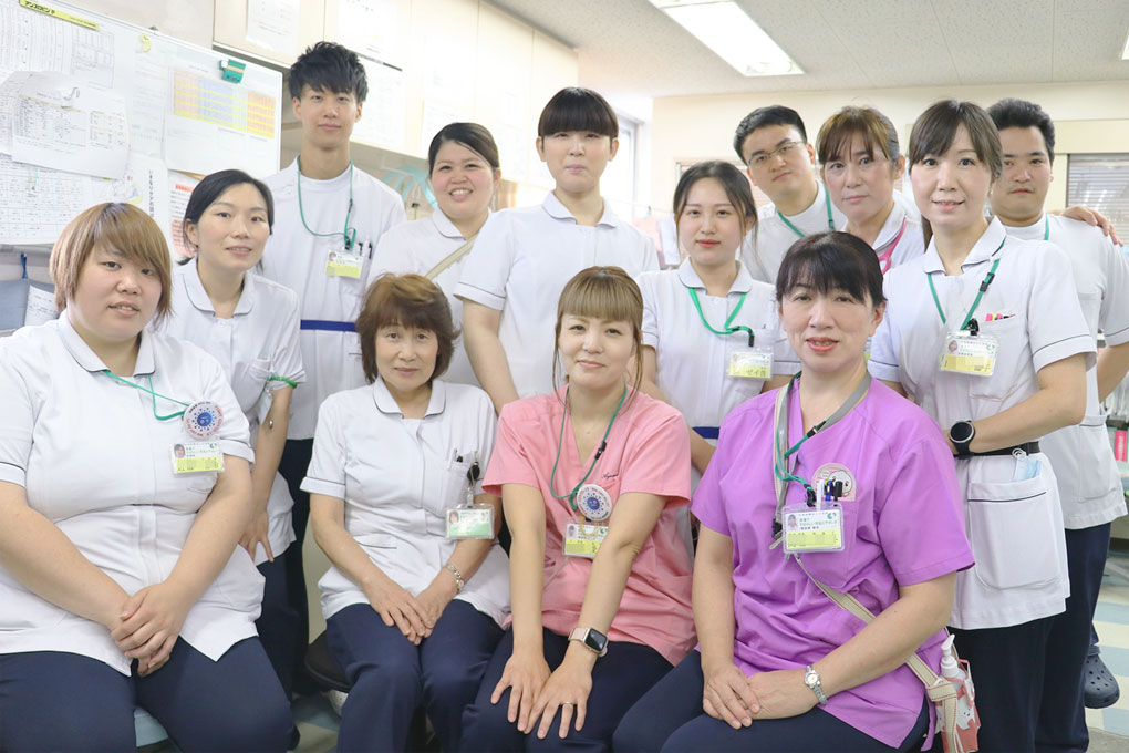 集合写真 一般病棟 スタッフ集合写真|大阪市住之江区北加賀屋 社会医療法人三宝会 南港病院