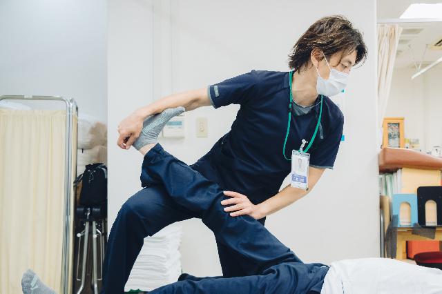 セラピスト大募集！ユマニチュード推進の南港病院グループ 　◎事業拡大中　◎住之江区　◎年間休日124日