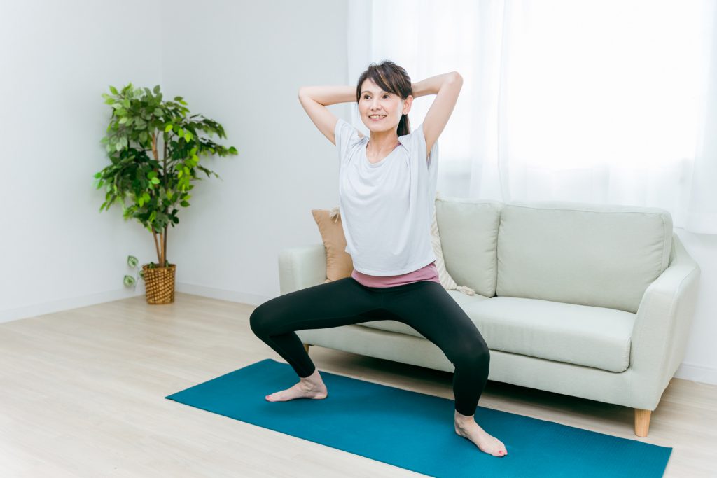 ストレッチ 女性 スクワット